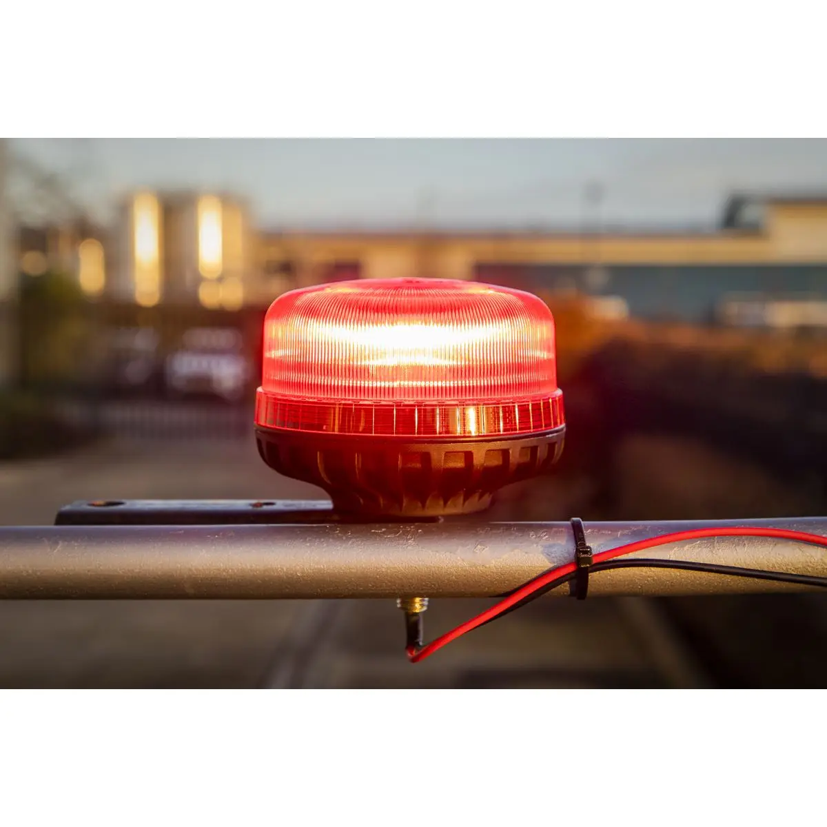 Sealey Warning Beacon SMD LED 12/24V 12mm Bolt Fixing - Red - Image 5
