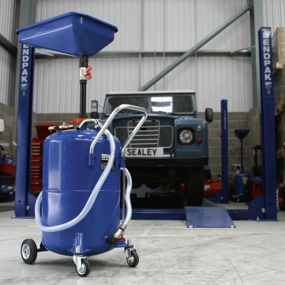 Sealey Waste Oil Drainer 65L Air Discharge - Image 7