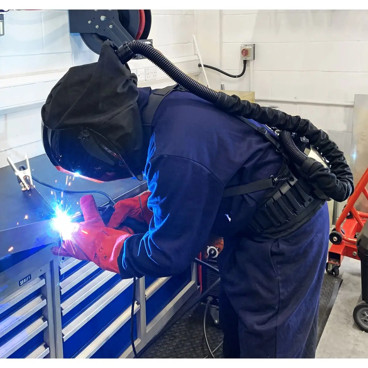 Sealey Welding Helmet with TH3 Powered Air Purifying Respirator (PAPR) Auto Darkening - Image 2