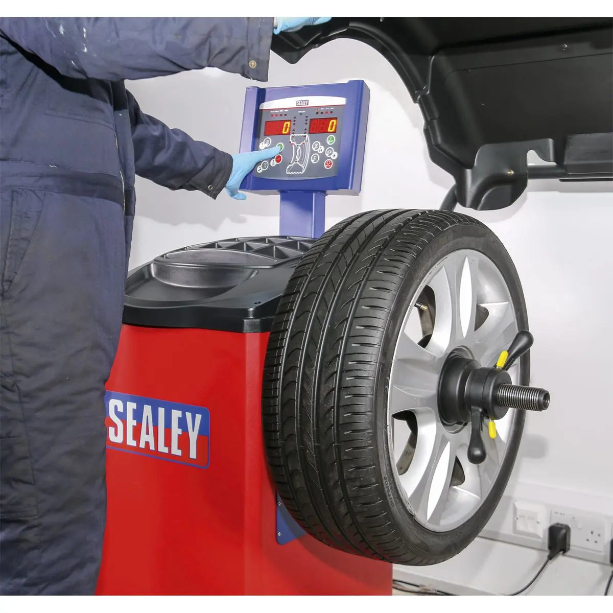 Sealey Wheel Balancer - Semi-Automatic - Image 6