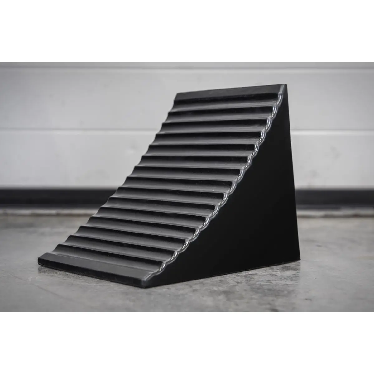 Sealey Heavy-Duty Rubber Wheel Chock - Single - Image 5