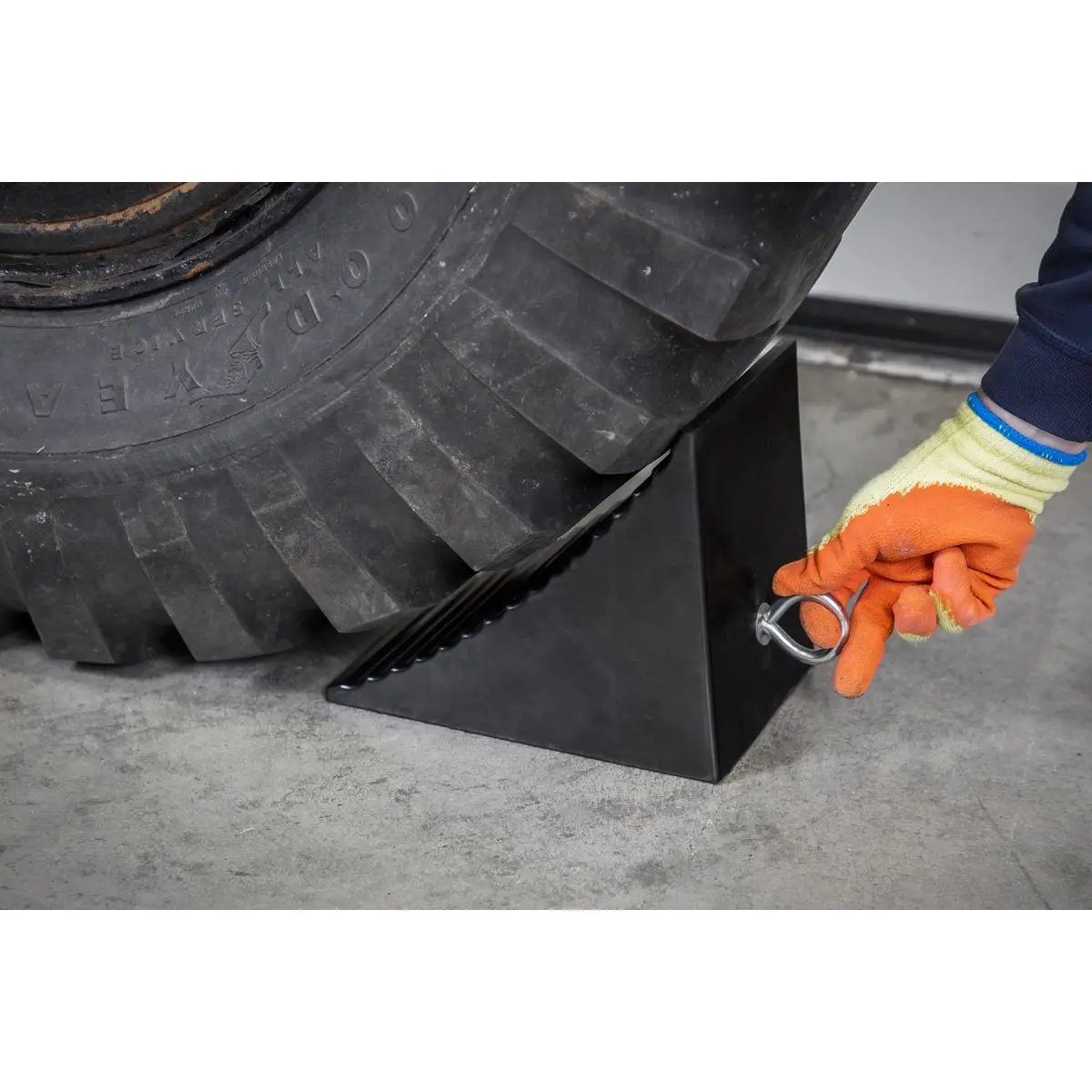Sealey Heavy-Duty Rubber Wheel Chock - Single - Image 6