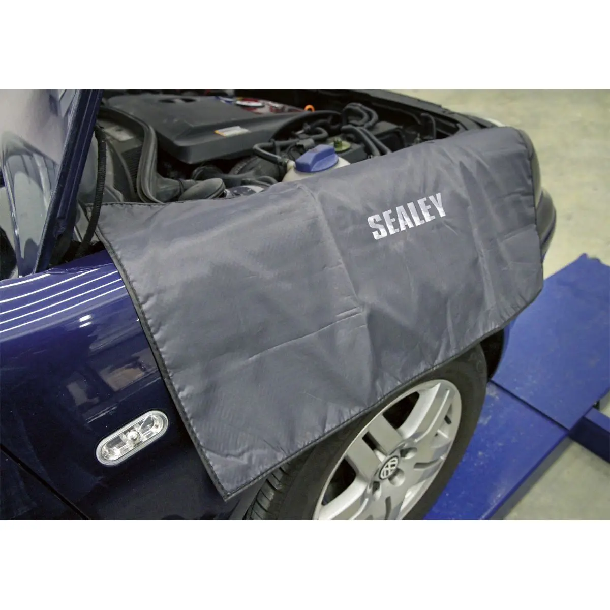 Sealey Wing Cover Non-Slip 800 x 450mm - Image 2