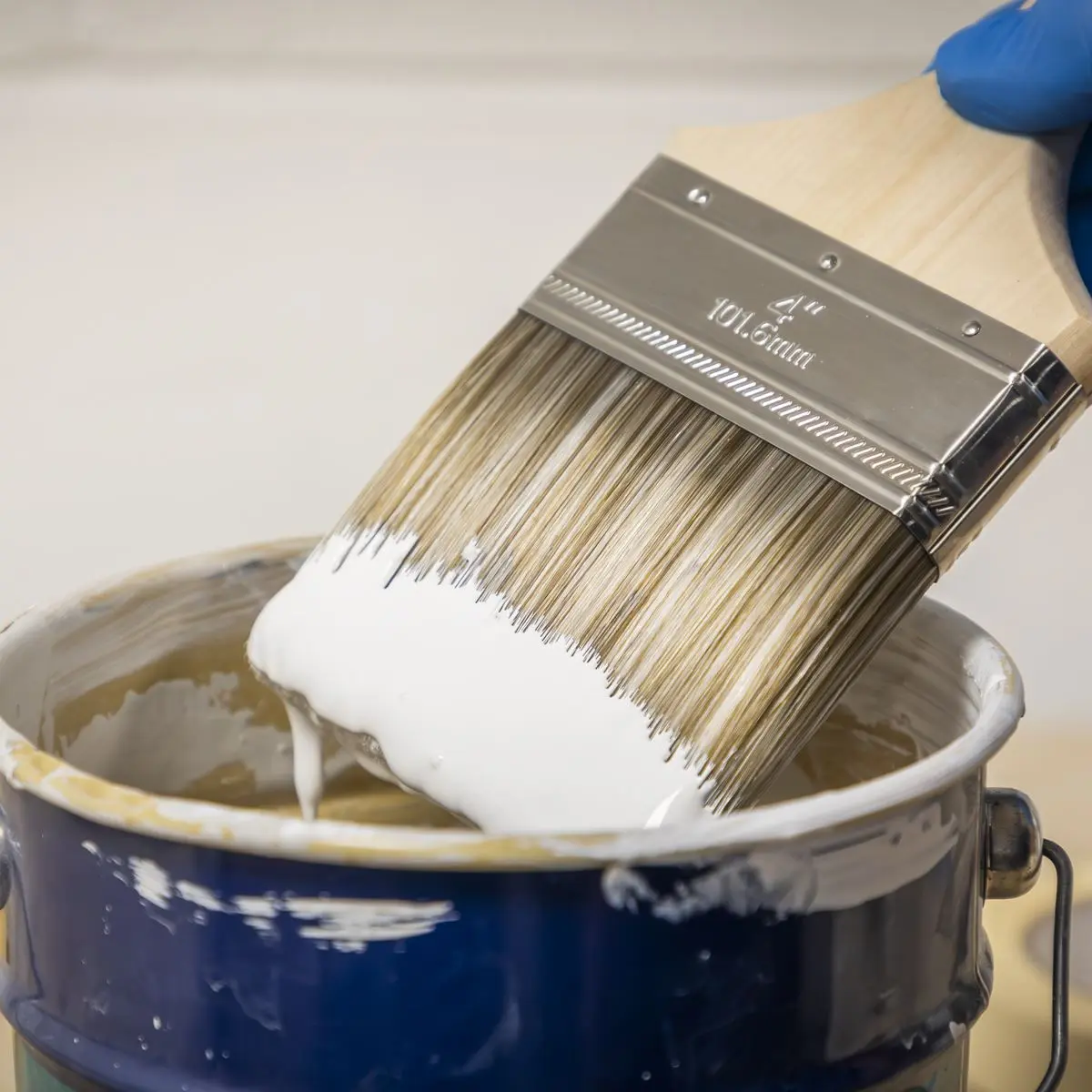 Sealey Wooden Handle Paint Brush 100mm - Image 3