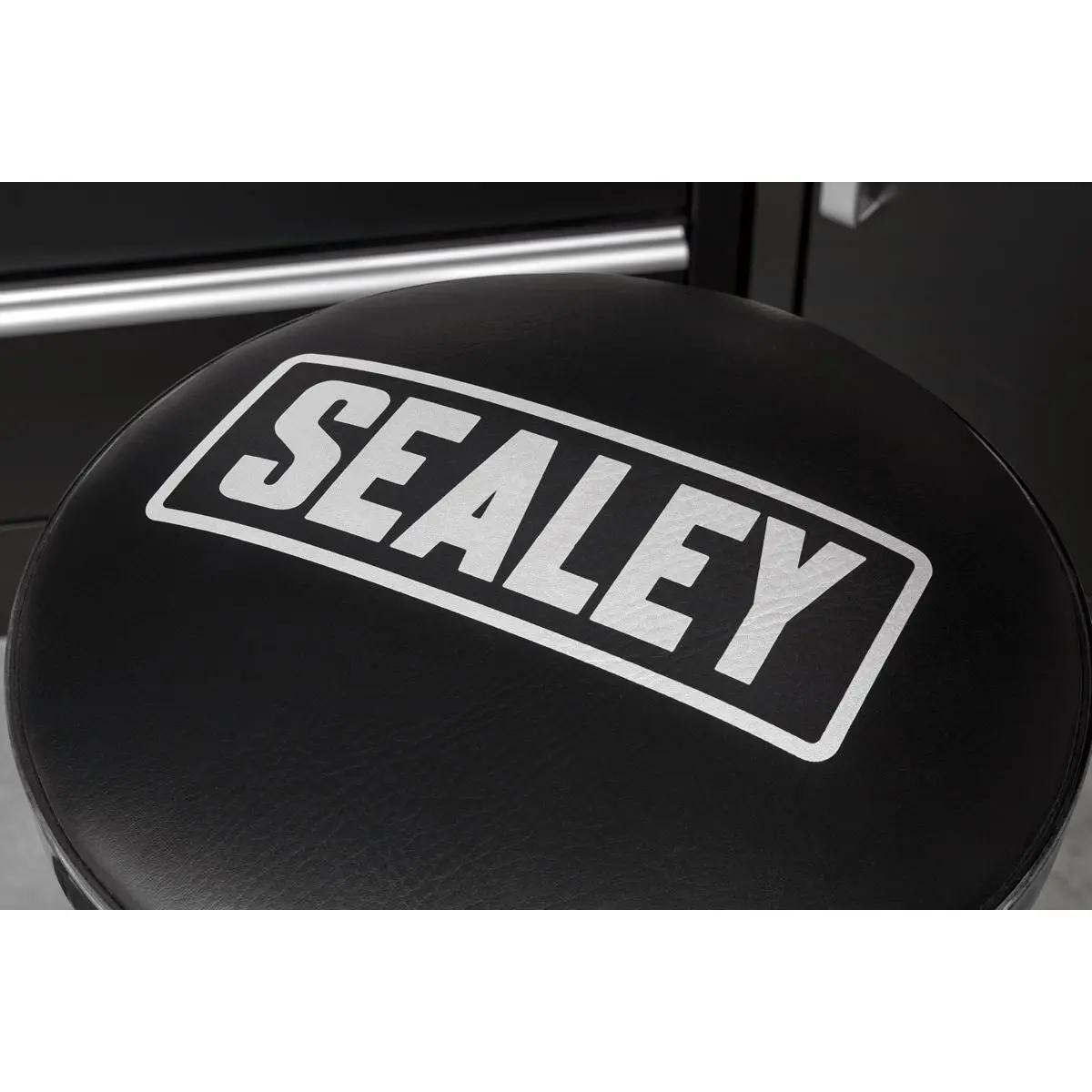 Sealey Pneumatic Stool Heavy-Duty Workshop with Adjustable Height Swivel Seat - Image 9