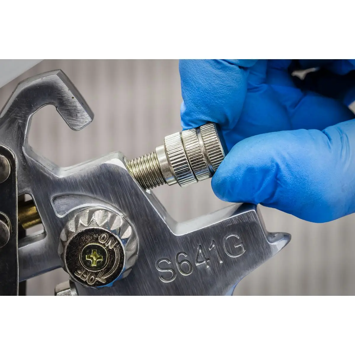 Siegen 1.4mm Set Up Gravity Feed Spray Gun Paint Car Bodyshop Panel Garage - Image 10