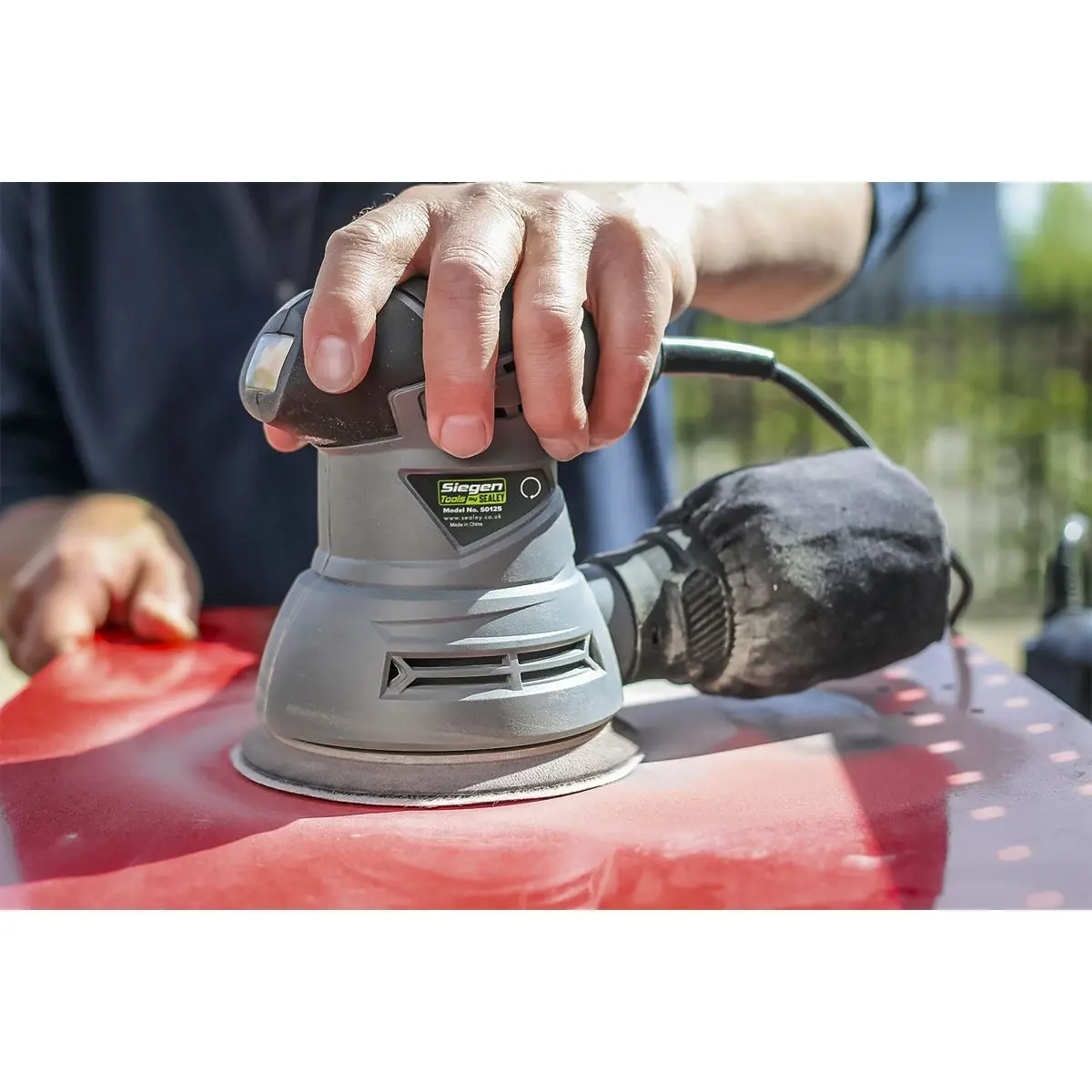 Siegen 230V 125mm Dual Action Orbital Palm Sander 240W Hook & Loop Backing Pad - Image 3