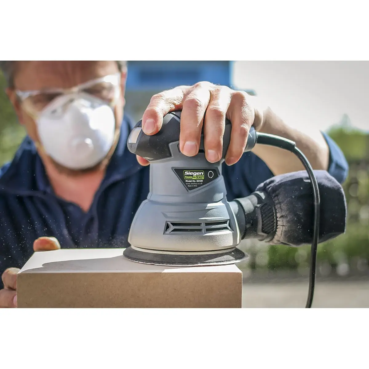 Siegen 230V 125mm Dual Action Orbital Palm Sander 240W Hook & Loop Backing Pad - Image 4