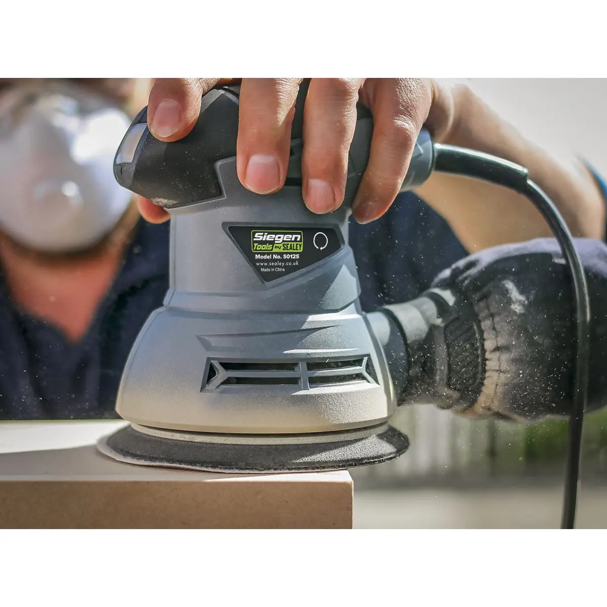 Siegen 230V 125mm Dual Action Orbital Palm Sander 240W Hook & Loop Backing Pad - Image 5
