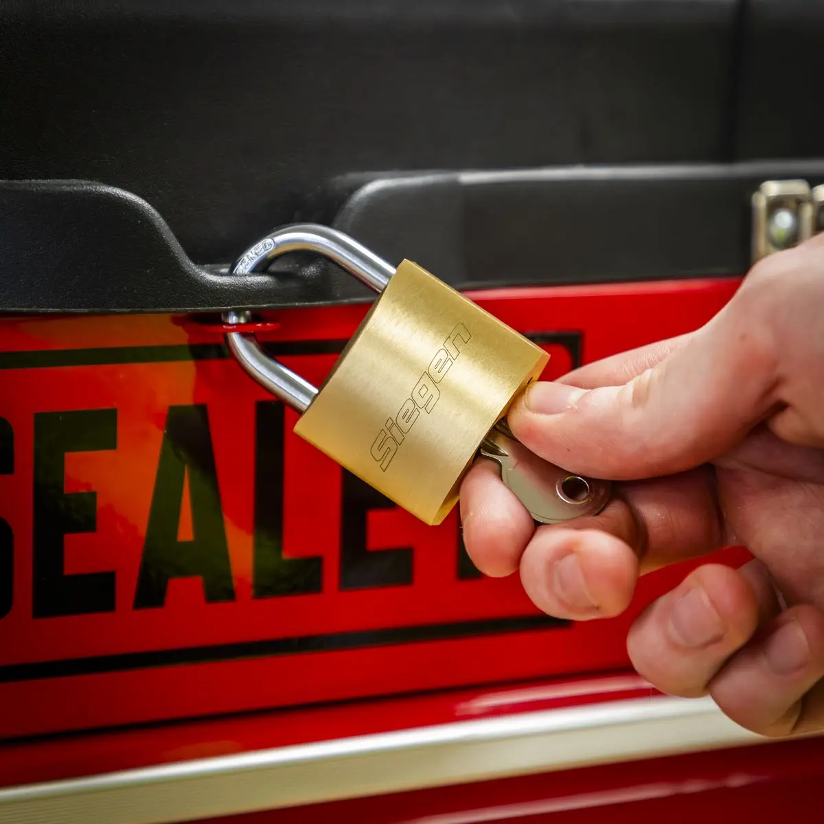 Siegen by Sealey Brass Body Padlock with Brass Cylinder Keyed Alike - Pack of 4 - Image 9