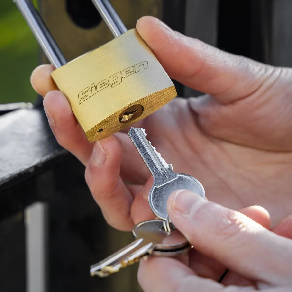 Siegen by Sealey Brass Body Padlock with Brass Cylinder Long Shackle 40mm - Image 6
