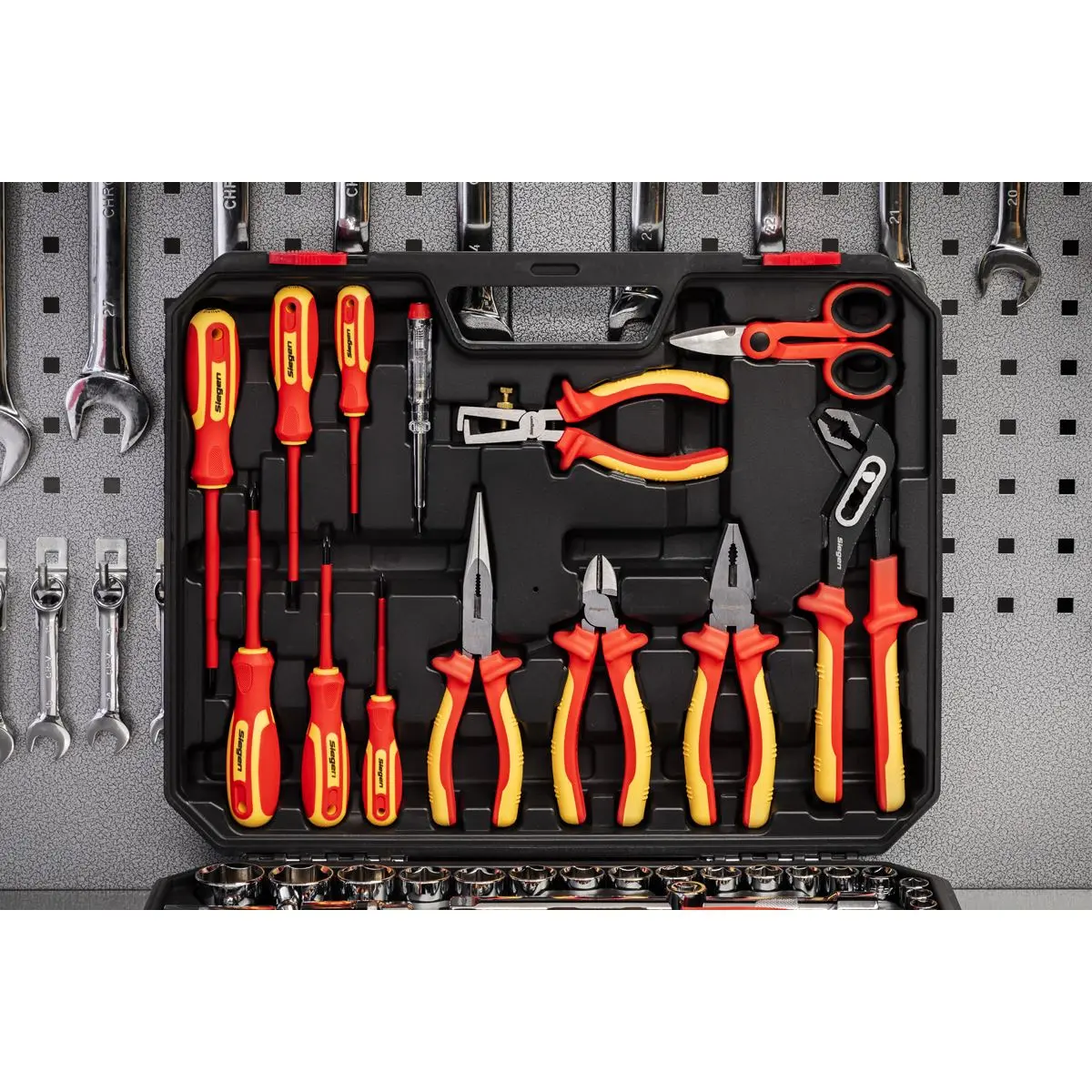 Siegen by Sealey Electrician's Tool Kit 90 Piece VDE Approved Pliers and Screwdrivers - Image 11