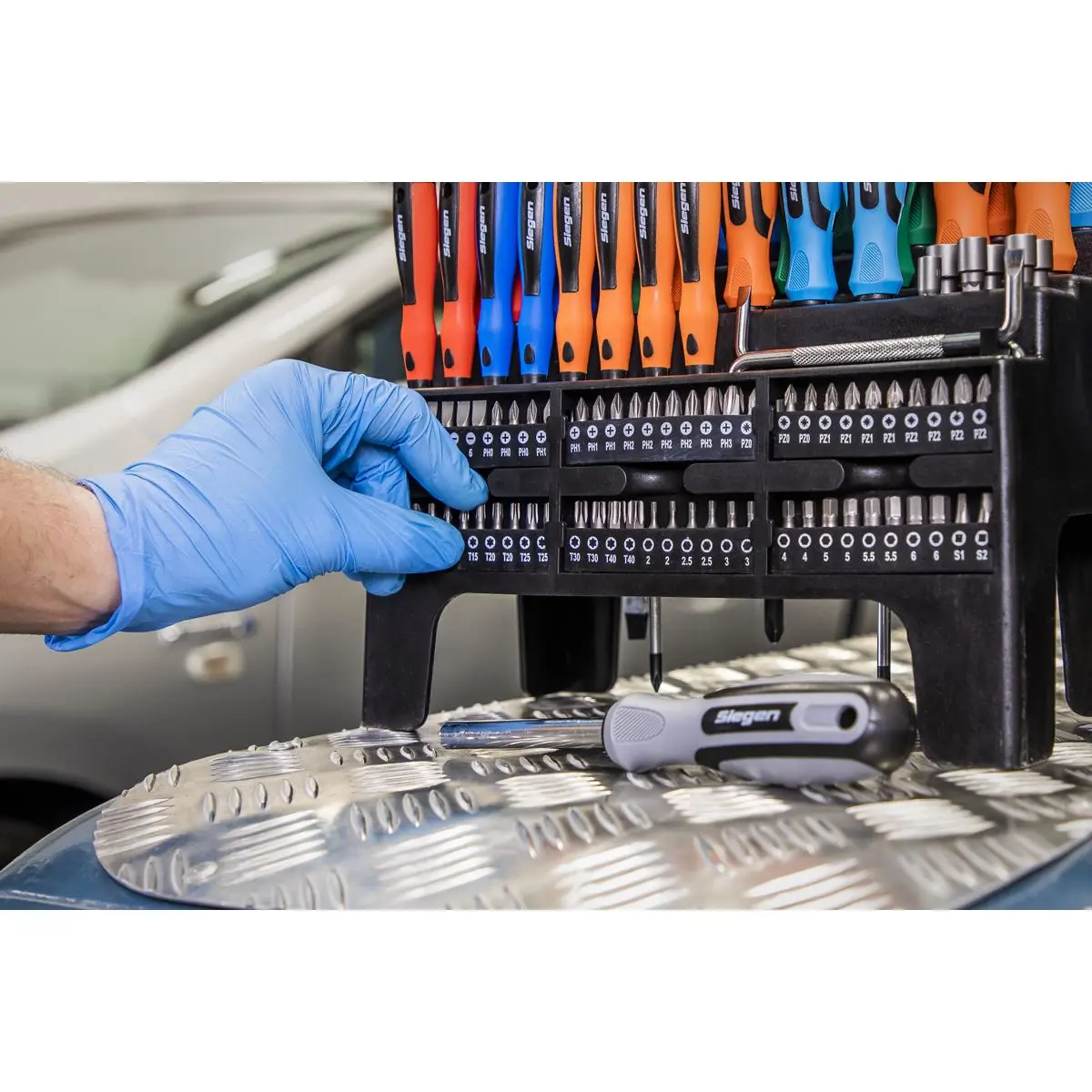 Siegen by Sealey Screwdriver, Bit & Nut Driver Set 100pc - Image 10