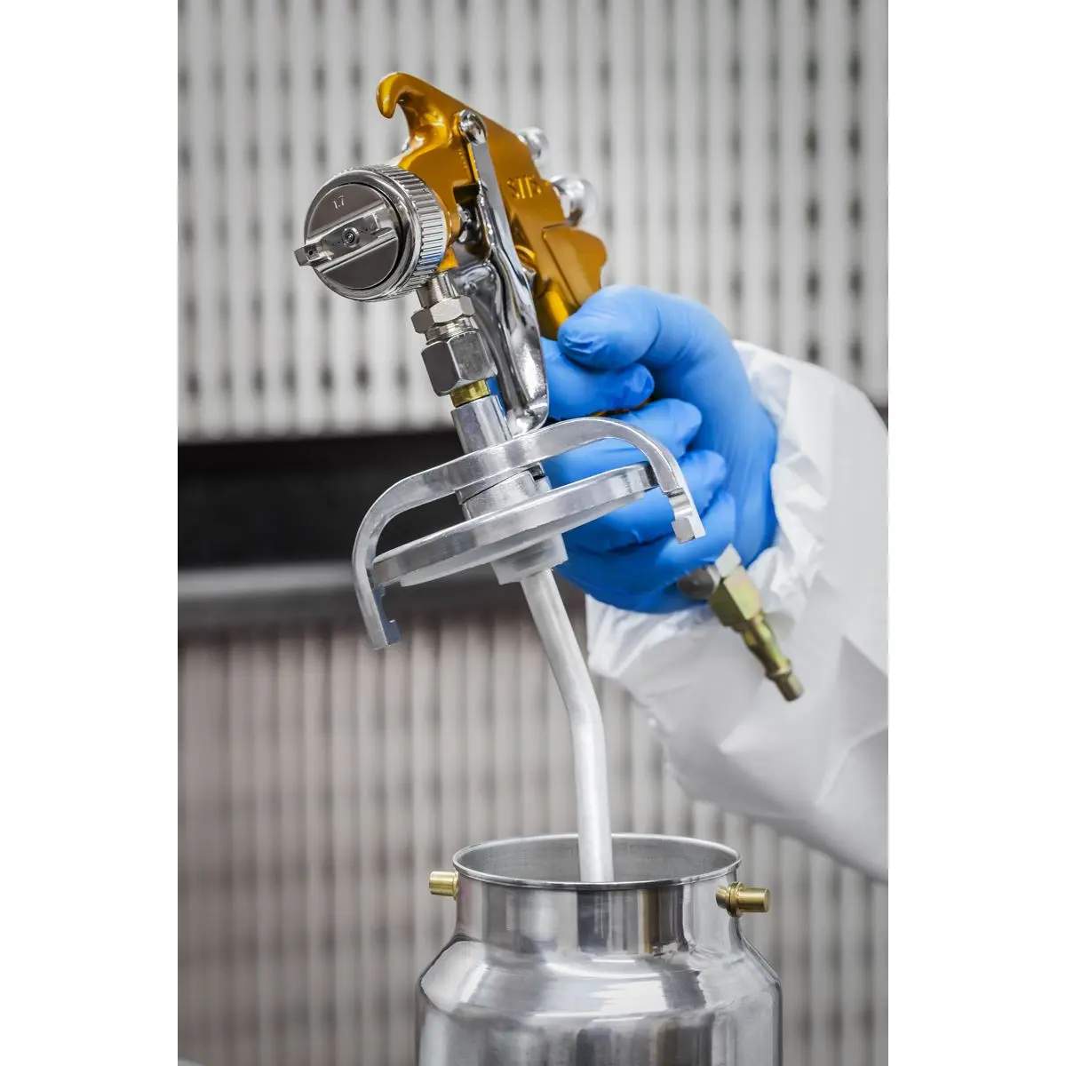 Siegen by Sealey Spray Gun Suction Feed - 1.7mm Set-Up - Image 4