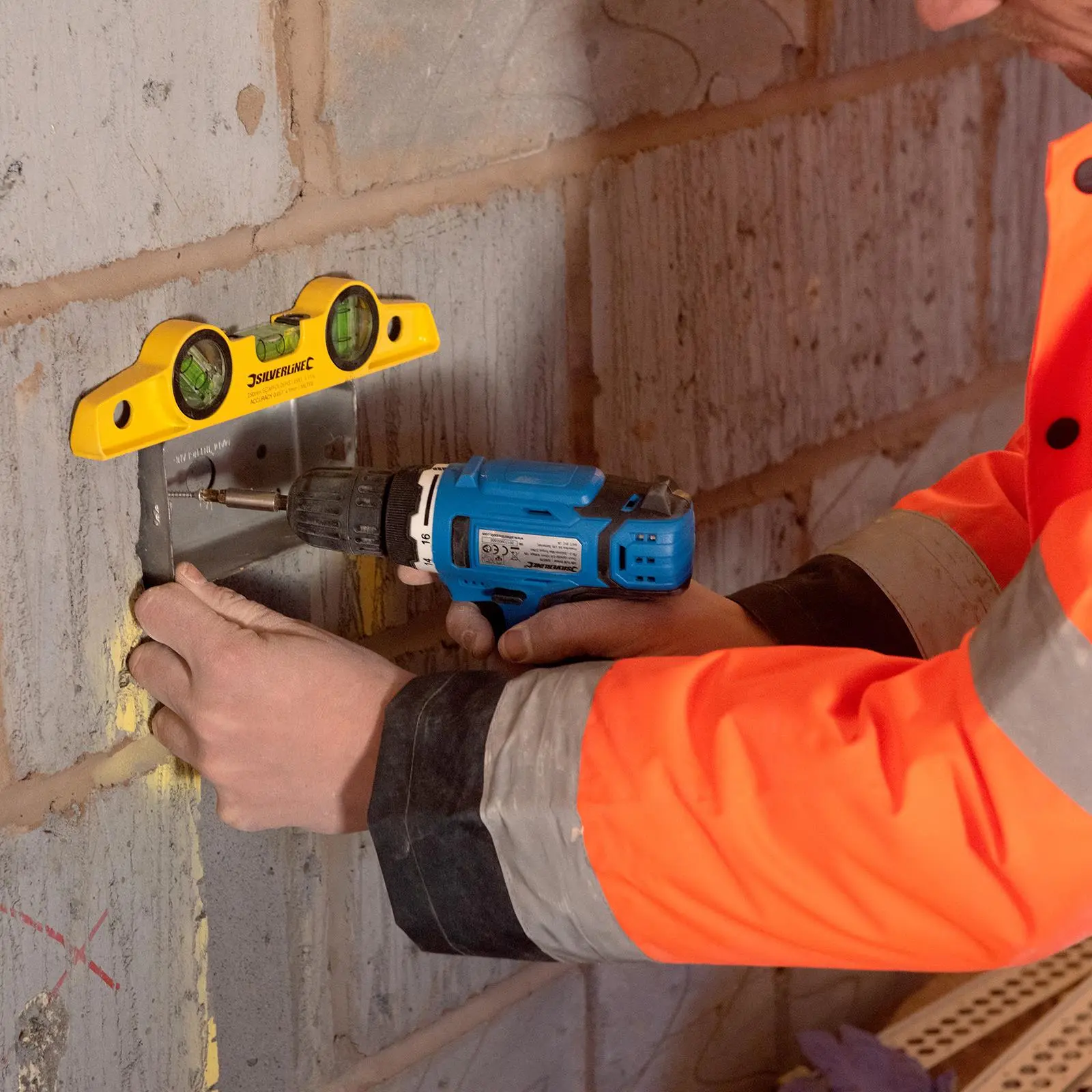 Silverline 250mm Scaffolders Spirit Level with Magnetic Base - Image 11