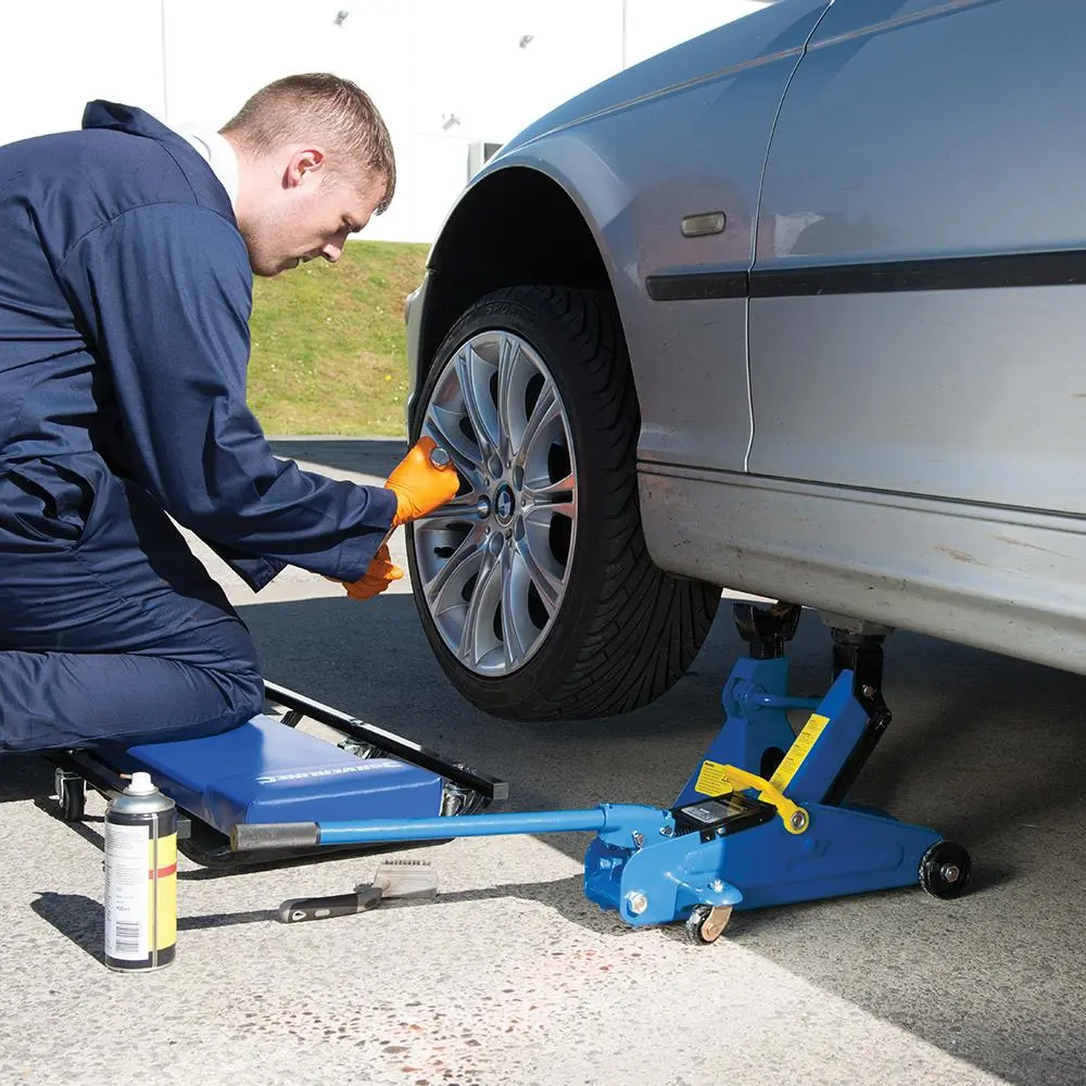 Silverline Hydraulic Trolley Jack 2 Tonne 633935 - Image 4