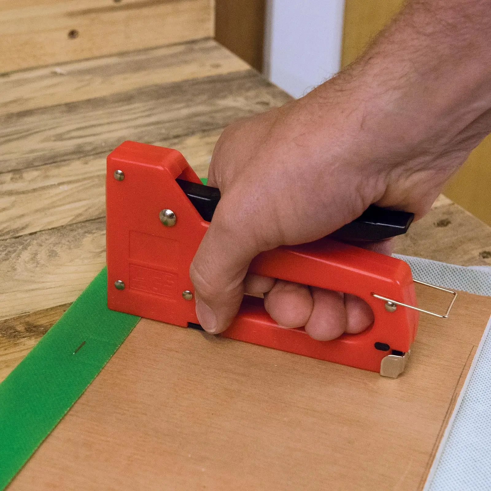 Task Staple Gun and 100 Staples - Image 3