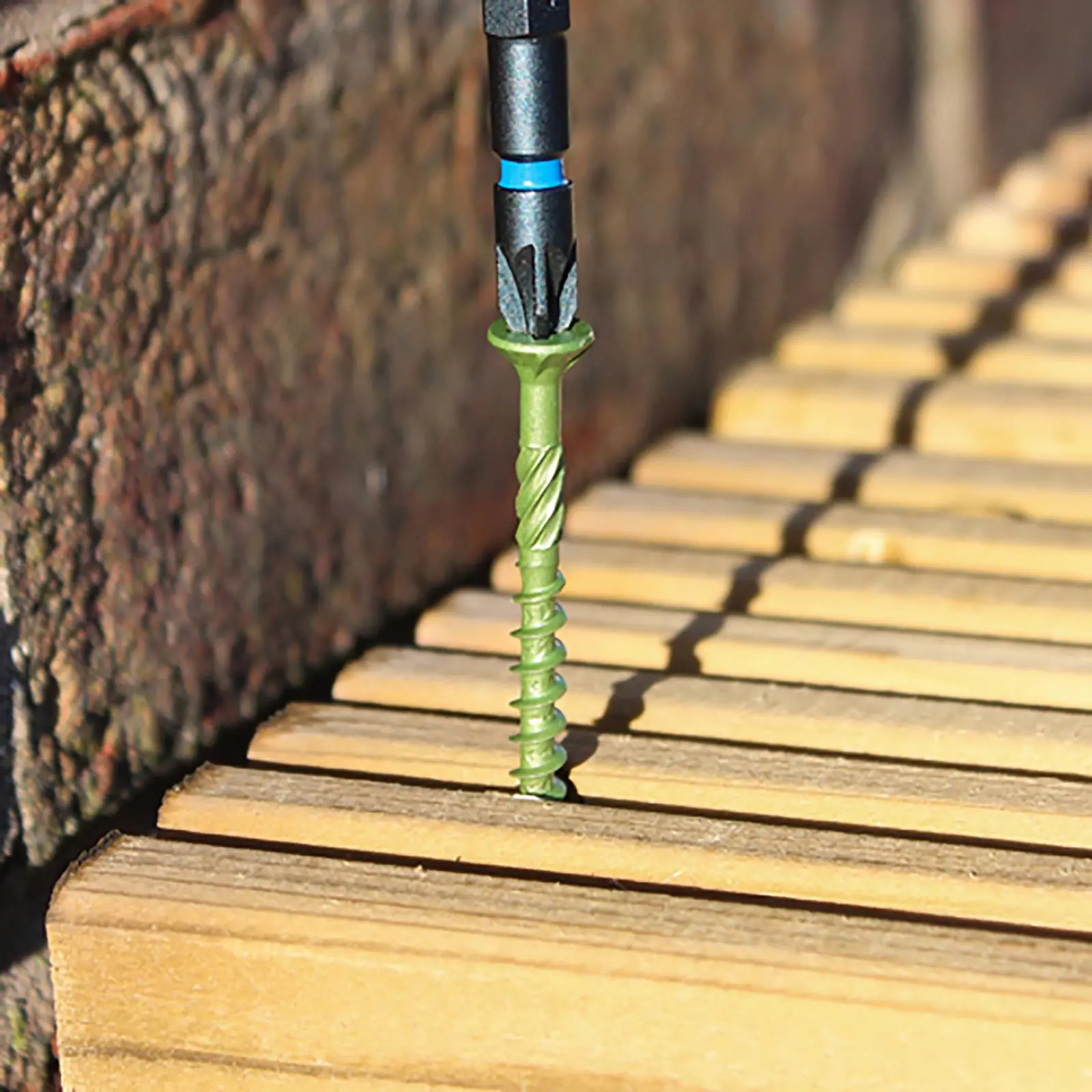 TIMCO Decking Screw Countersunk Exterior Green Organic 4.5 x 60mm Pozi 1500 Tub - Image 4