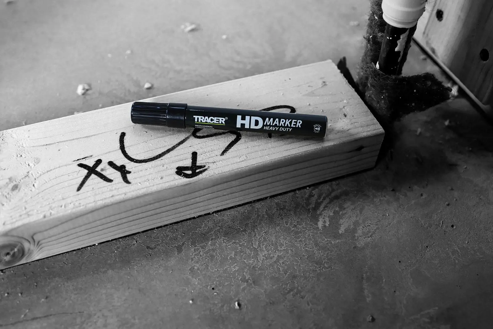 TRACER Heavy Duty Permanent Marker Pen Black 1-3mm Bullet Point - Image 10