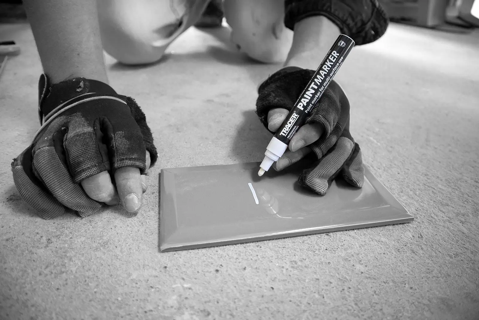 TRACER Paint Marker White 1-3mm Bullet Point - Image 8