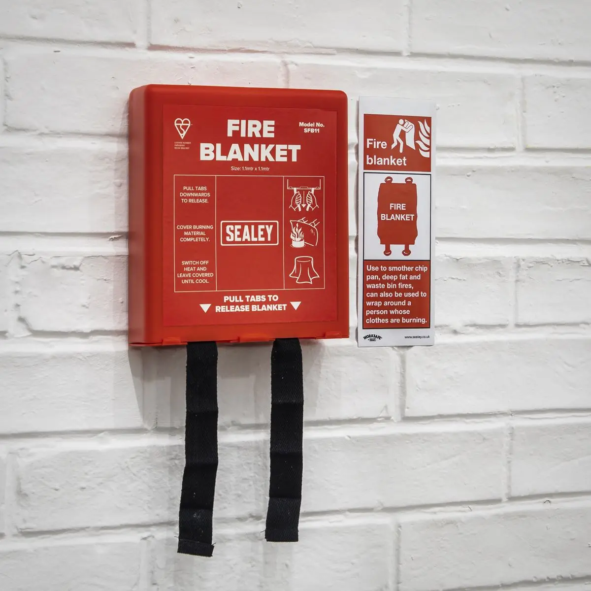 Worksafe by Sealey Safe Conditions Safety Sign - Fire Blanket - Self-Adhesive Vinyl - Pack of 10 - Image 3