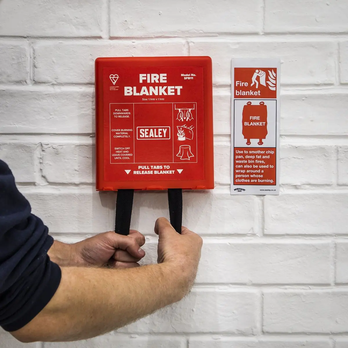 Worksafe by Sealey Safe Conditions Safety Sign - Fire Blanket - Self-Adhesive Vinyl - Pack of 10 - Image 5