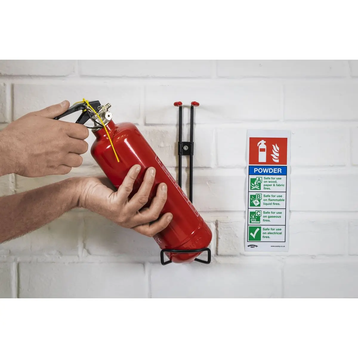 Worksafe by Sealey Safe Conditions Safety Sign - Powder Fire Extinguisher - Rigid Plastic - Image 3