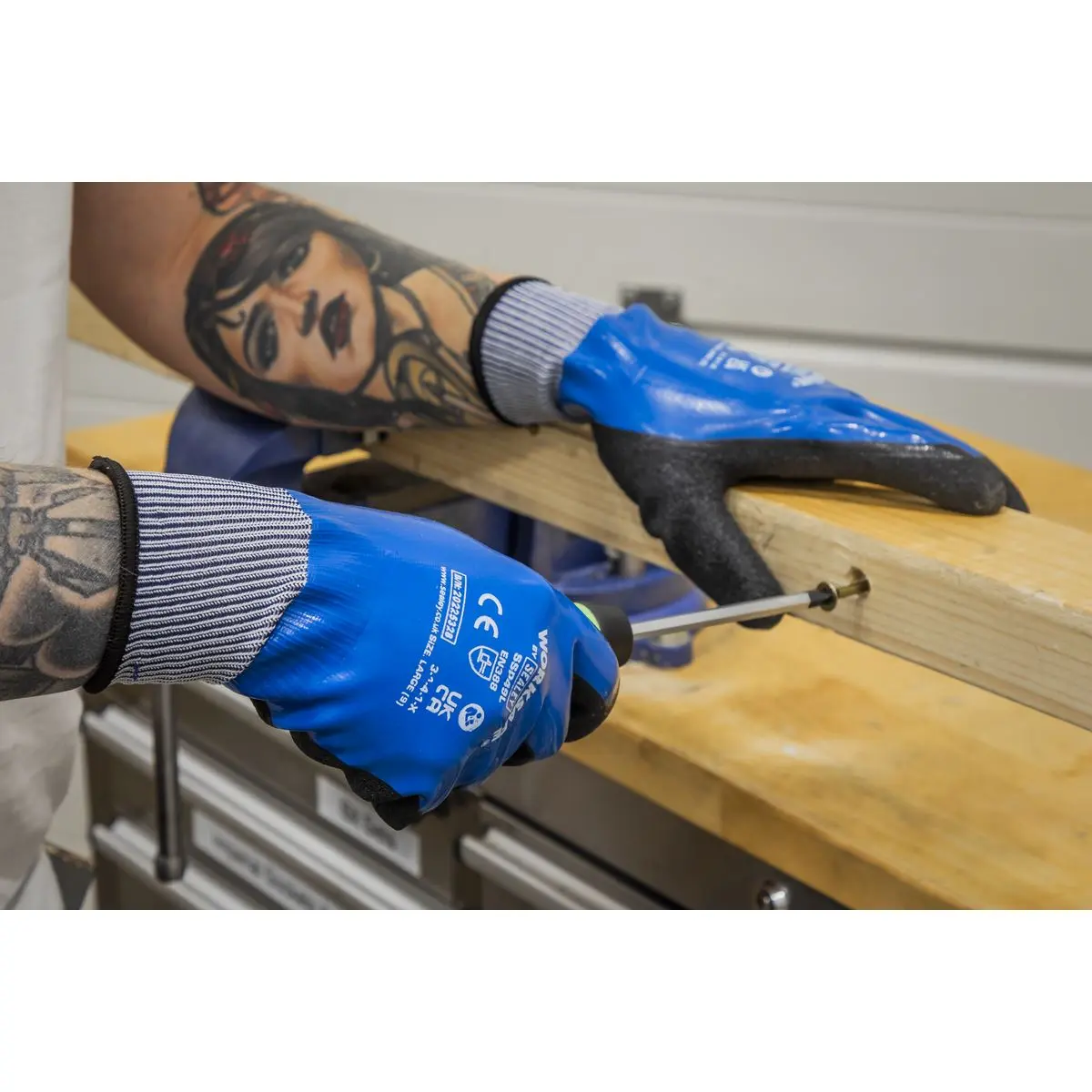 Worksafe by Sealey Waterproof Latex Gloves - (Large) - Pack of 6 Pairs - Image 6